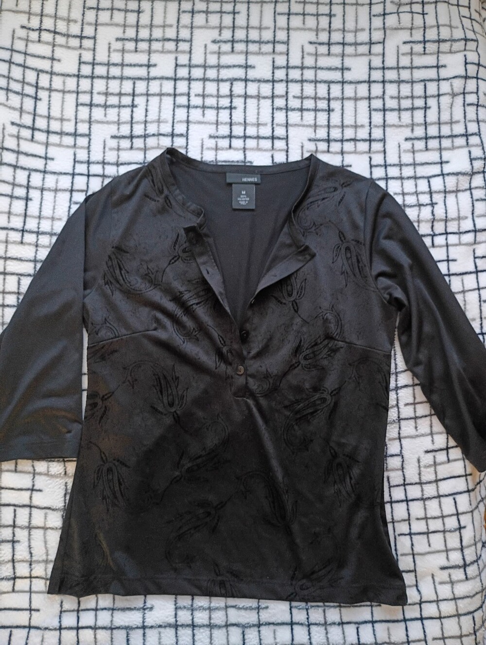 Hennes Size Medium Paisley Pattern Black Half Sleeve V-Neck Button Top